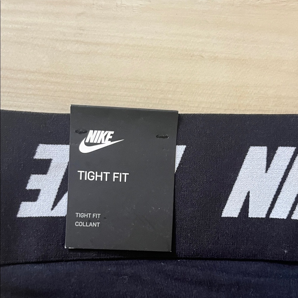 Nike women’s Black and White Leggings - Picture 2 of 3